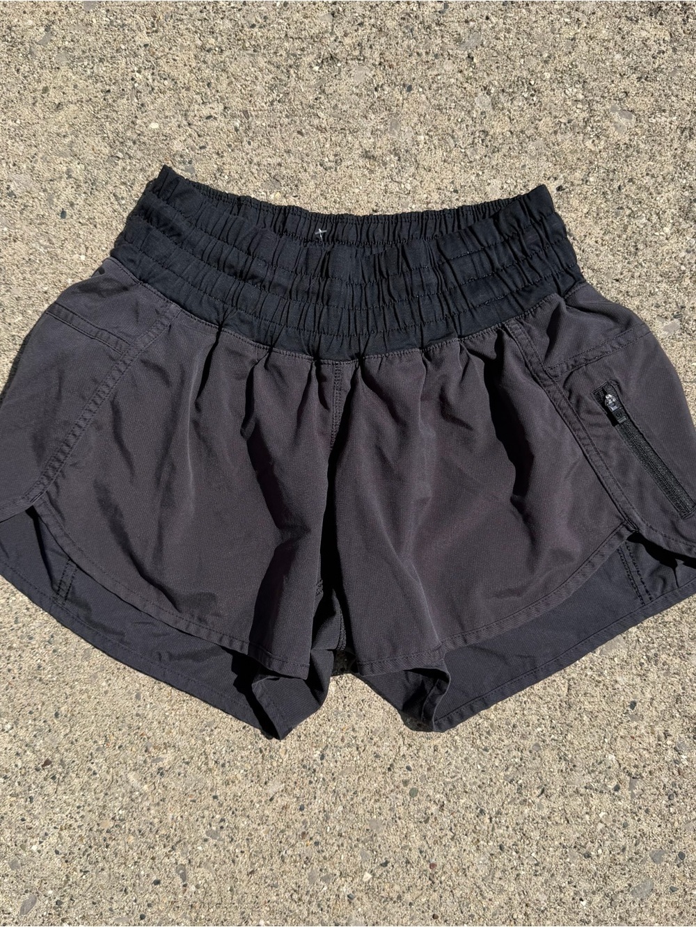 Lululemon Tracker 4” Running Shorts Size 6